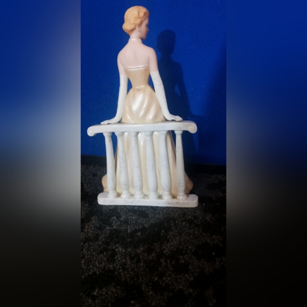 Elegant master piece Cream Figurine name Grace Patricia 2004 - Picture 3 of 5